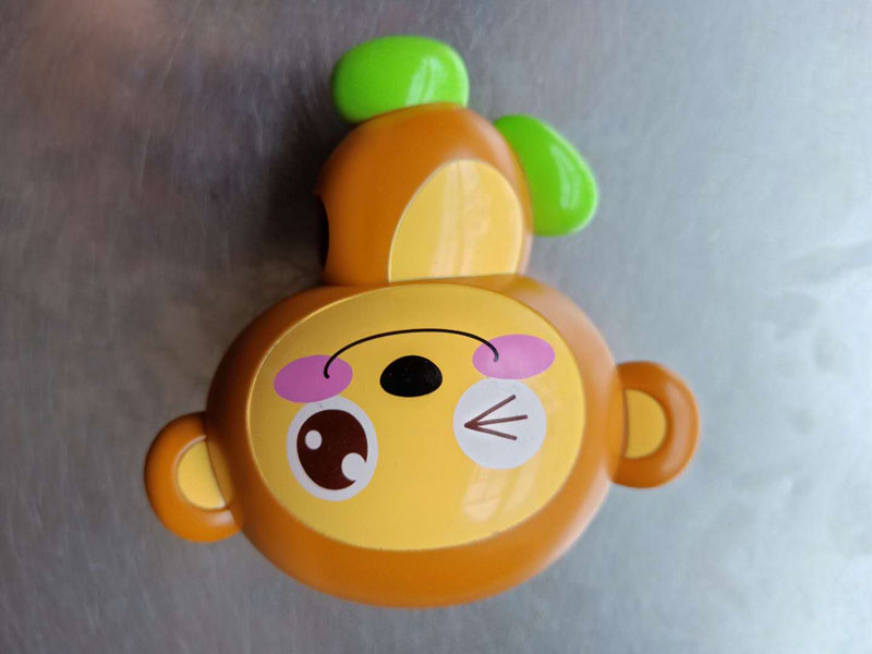 Oil spray processing of toys Oil spray processing of toys